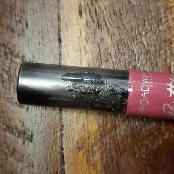 Very Rare - Broadway Colors Buttery MATTE Lip Cream 04 - Hello Sunshine - Picture 6 of 11